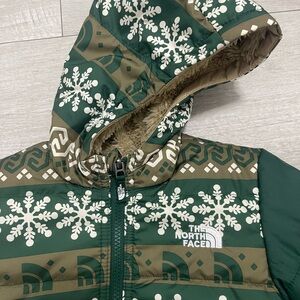NWOT North Face winter coat, size 3T Sherpa Liner.